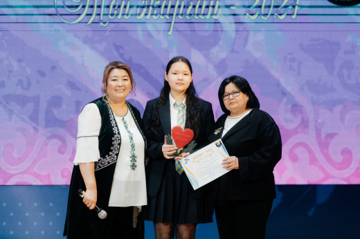 «Оқушыдан оқушыға» әлеуметтік жобасы аясында 3 жыл бойы жоғары сынып оқушылары Кенжекөл ауылындағы отбасы үлгісіндегі балалар ауылының тәрбиеленушілеріне онлайн сабақтар өткізіп келеді